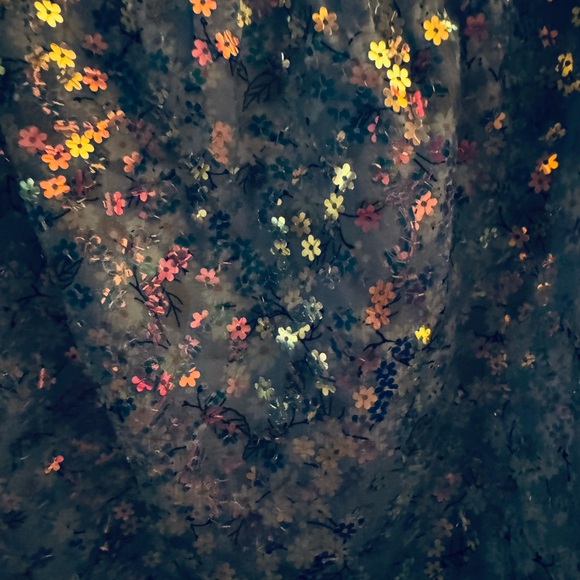 New Queen of Sparkles Flower Sequin Feather top - Picture 4 of 4